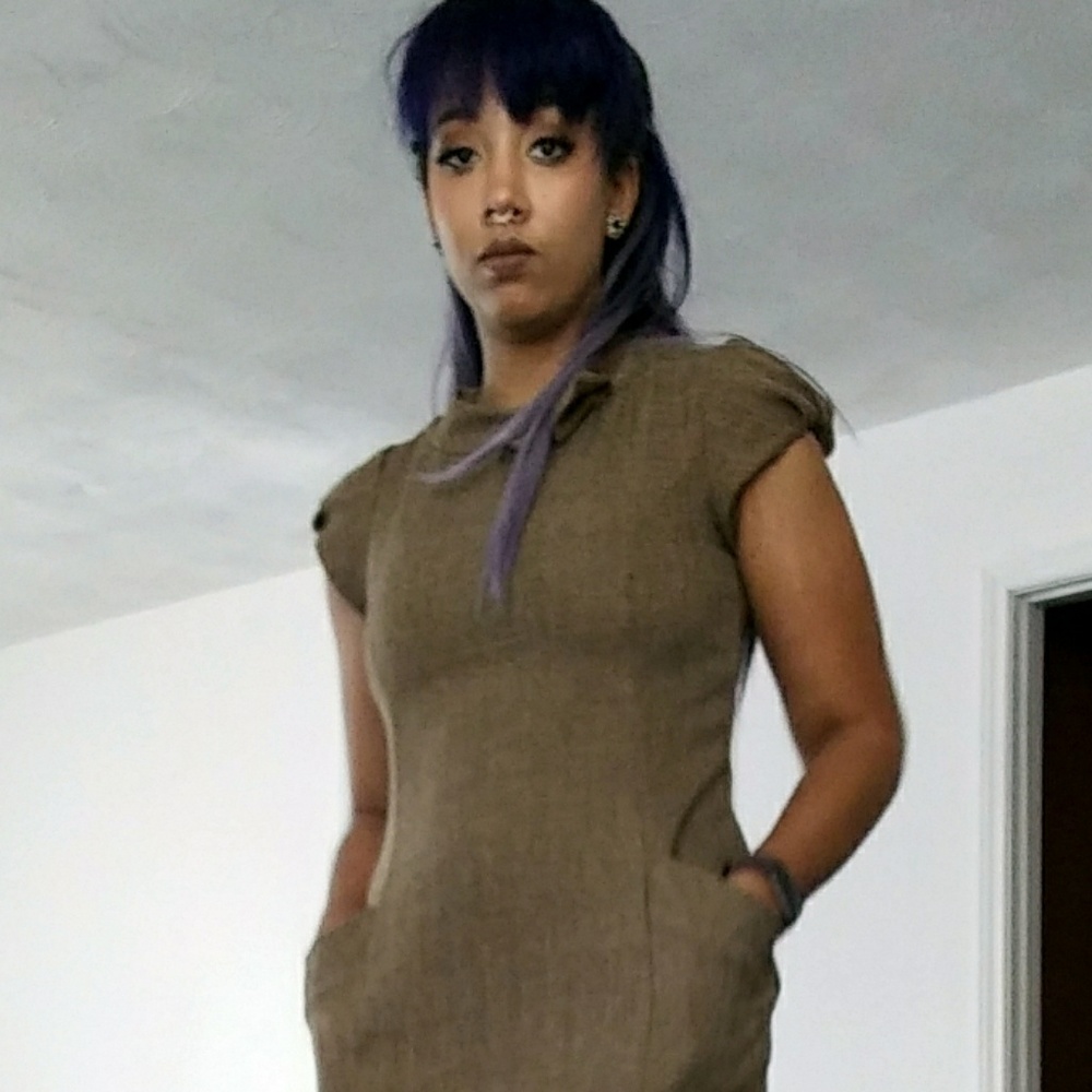 Vintage dress with bow collar detail
